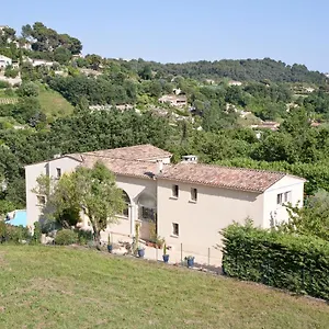 Homestay Le Mas Des Amandiers, Saint-Paul-de-Vence